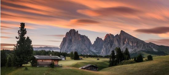 The Seiser Alm and the Dolomites in the evening glow