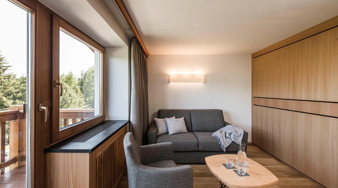 Die Wohnecke des Doppelzimmers Mountain Living