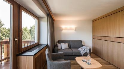Die Wohnecke des Doppelzimmers Mountain Living