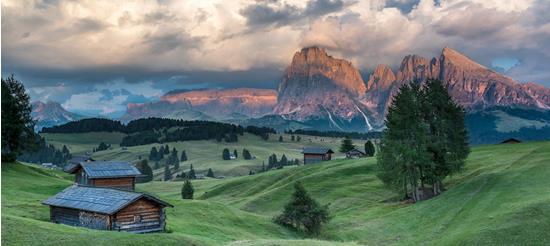 Alpenglow over the Dolomites – gentle hills, rustic huts and breathtaking evening light
